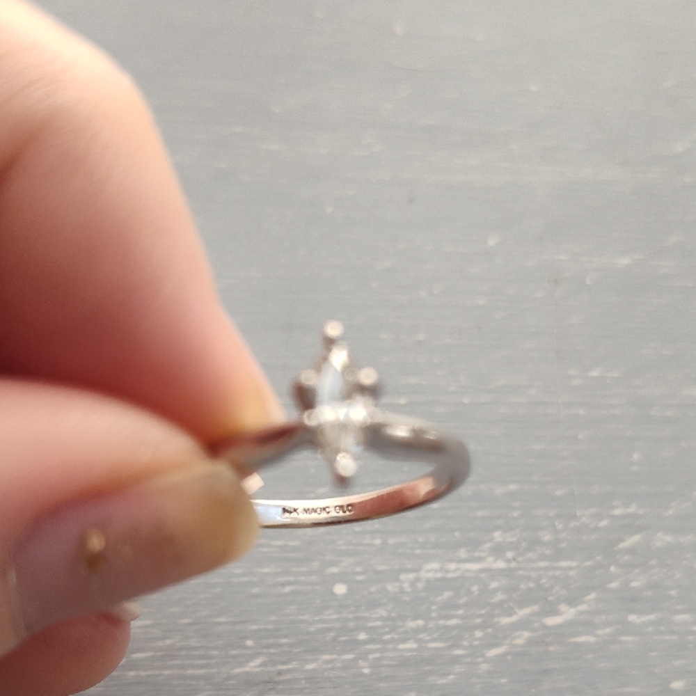 14K Magic glow Ring - Picture 3 of 7